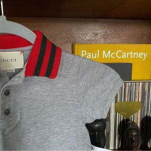 Gucci - Authentic Kids Gray Polo Shirt with Red Accents - Youth 4 4T